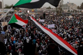 عشرات القضاة السودانيين يخرجون في مسيرة بالخرطوم