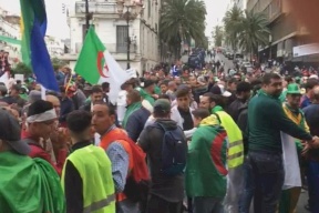 الجزائر.. الجيش يحذر من محاولات اختراق المسيرات السلمية