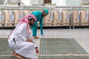 21 ألف سجادة جديدة للحرم المكي استعداداً لرمضان