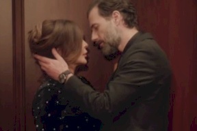 إليسا أبعدت الموديل عنها 4 مرات..مخرجة كليب كرهني تروي كواليس مشهد القبلة