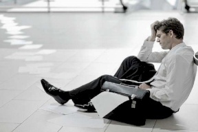 أسباب غير متوقعة وراء الشعور المستمر بالتعب طوال النهار
