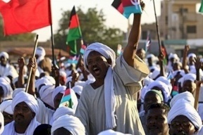"موكب مليوني" بالخرطوم وخلافات مع الجيش