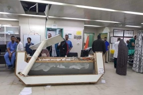 مواطنون يعتدون على ممرض ويكسرون أثاث مستشفى بالخليل