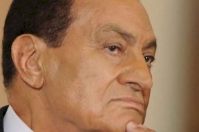 صورة جديدة تجمع مبارك بزوجته وحفيده في عيد ميلاده الـ91