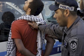 الاحتلال يعتقل سيدة وزوجها ونجلاهما في القدس