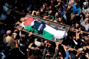 والدة الشهيد ياسر مرتجي توجه رسالة للمغنية الامريكية مادونا لمشاركتها بمهرجان بـ"إسرائيل"