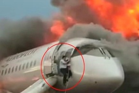 شاهد بالفيديو.. كابتن "الروسية المنكوبة" يقتحم النار لينقذ زميله