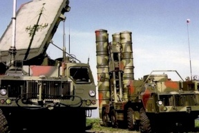 إسرائيل تهدد باستهداف منظومة "إس 300" في سوريا