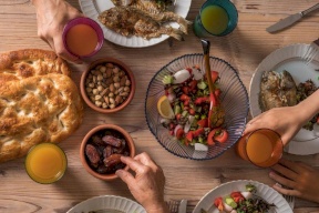 نوع طعام السحور يؤثر على جوعك وعطشك