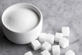 هل يتأثر جسم الإنسان سلباً إذا توقف عن تناول السكر بشكل مفاجئ؟
