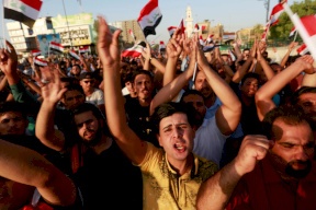 مقتل 4 عراقيين وإصابة 17 آخرين جراء إطلاق نار على متظاهرين في النجف