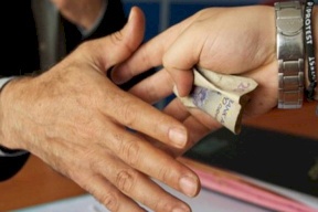 اليك القواعد العالمية لإعطاء الإكرامية "البقشيش"؟