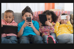  قضاء ساعتين يوميا أمام الشاشات يهدد الأطفال باضطرابات خطيرة
