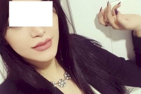 كلبان يقتلان هذه الشابه !