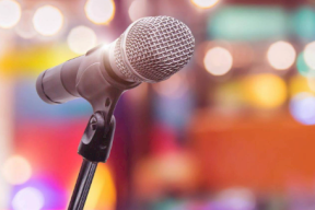 صراخ "لا أرى" وحالة يرثى لها...فنانة شهيرة تصاب بالعمى المفاجئ