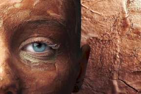 الطين الأحمر لعلاج جفاف البشرة في رمضان