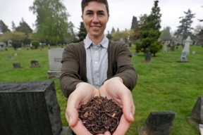 تعرف على اول تجيز تحويل الموتى إلى "سماد بشري"