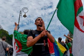 الجزائر.. اعتقالات بالتزامن مع احتجاجات الجمعة الـ14