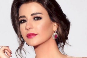 رامز جلال يتحرش بـ"ماغي بوغصن" خلال برنامجه..ما رايكم؟