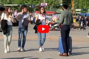 فيديو.. عربي يطلب من الأتراك أن يستضيفوه عندهم للإفطار