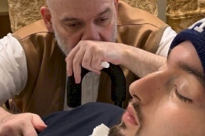 فيديو: لاول مرة منذ  14 عاما الأمير السعودي النائم يحرك رأسه 