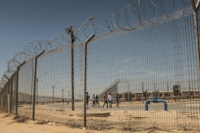 الأجواء الحارة تهدد حياة الأسرى في سجن النقب الصحراوي