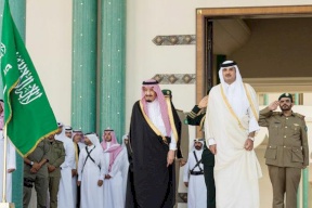 أمير قطر تلقى دعوة من العاهل السعودي للمشاركة في القمتين الخليجية والعربية