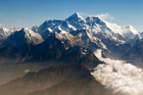 يتزاحمون من أجل "الموت" على قمة إيفرست