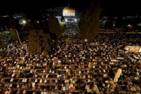 أكثر من 400 ألف مُصل يحيون ليلة القدر في رحاب المسجد الأقصى