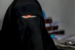 أم سياف.. داعشية "خطيرة" تكشف "أسرار" البغدادي