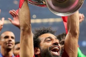 هكذا احتفلت أسرة محمد صلاح بلقب الأبطال