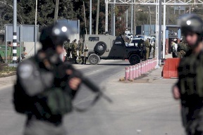 صورة| الاحتلال يعتقل عددا من الشبان ويضبط سلاحاً في جنين