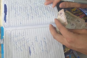 اردنيون يبيضون دفاتر ديون الفقراء دون علمهم