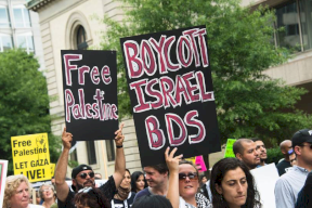 "BDS" تدين التطبيع المستمر لـ "لجنة التواصل" وتدعو لحلها