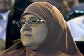 أول تعقيب من نجلاء محمود زوجة محمد مرسي بعد وفاته