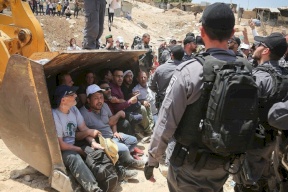 "هآرتس": أميركا طلبت من "إسرائيل" تأجيل إخلاء الخان الأحمر