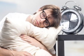 دراسة تدعو للكسل..العمل ليوم واحد أسبوعيا يحمي صحة عقلك