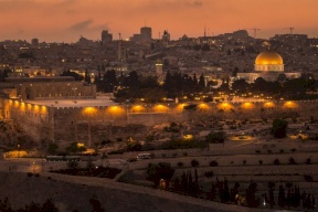 الاحتلال يقرر هدم 100 شقة سكنية في القدس