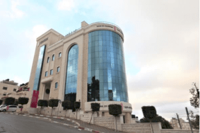 بنك فلسطين يقدم دعمه لجمعية الجاروشية الخيرية في محافظة طولكرم