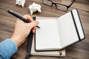 العلماء يكتشفون سبب الكتابة باليد اليسرى