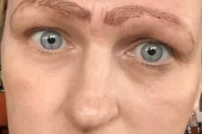 بالصور.. خضعت لعملية تجميل لحاجبيها..ماذا كانت النتيجة؟