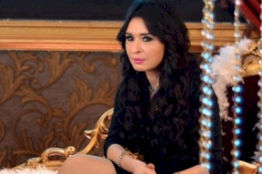 قبل وفاته بيوم واحد..دينا تكشف ماذا حصل مع عزت أبو عوف