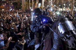 الضابط الاسرائيلي قاتل الأثيوبي اعدم عاملاً فلسطينيا في يافا