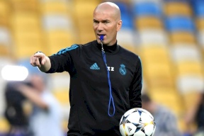 زيدان يغادر معسكر ريال مدريد 