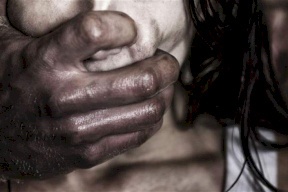 مراهقة تقتل سائقًا حاول اغتصابها في  مصر