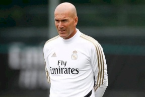زيدان يعود إلى تدريبات ريال مدريد بعد وفاة شقيقه