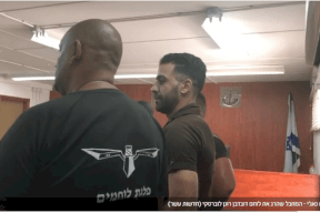 فيديو: أسير فلسطيني يمثل مشهد قتله جندي إسرائيلي