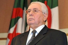 بن صالح يستقبل شخصيات فريق الحوار الوطني