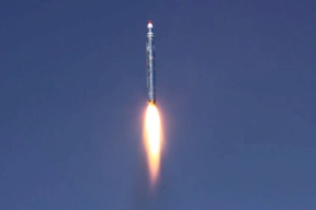 أنباء عن اختبار إيران صاروخا باليستيا مداه ألف كيلومتر