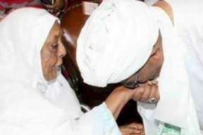 السودان.. السماح للبشير بتشييع والدته